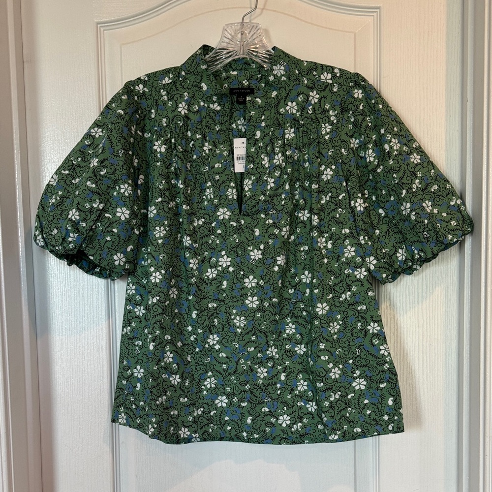 NWT Ann Taylor Floral Puff Sleeve Popover